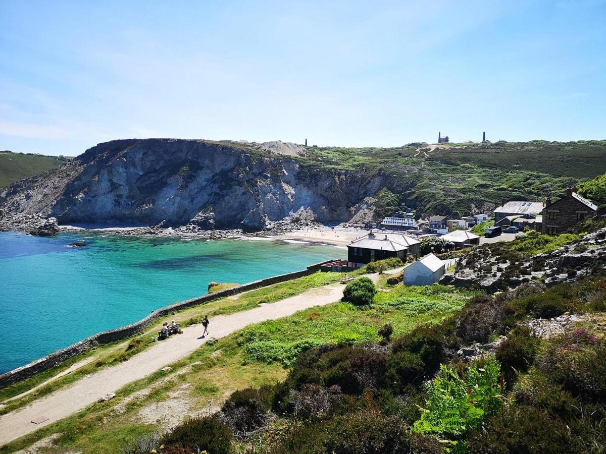 Howlyek, In St Agnes Village Buitenkant foto